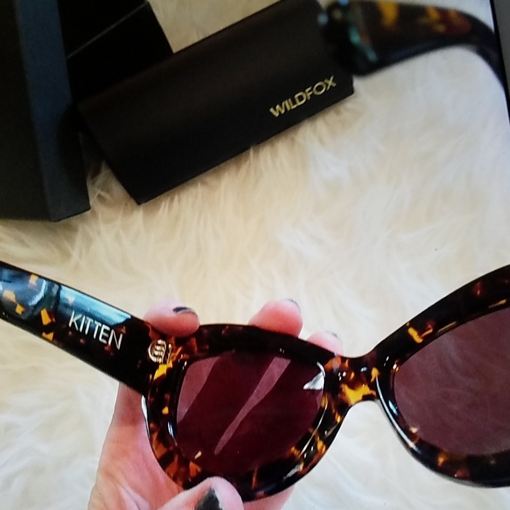 SSS❌❌❌❌SOLD Wildfox Kitten tortoise sunnies ! - Picture 3 of 6